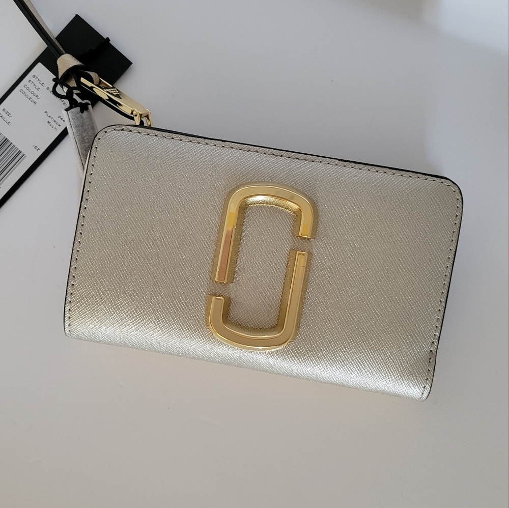 THE SNAPSHOT METALLIC COMPACT WALLET. NEW with tag